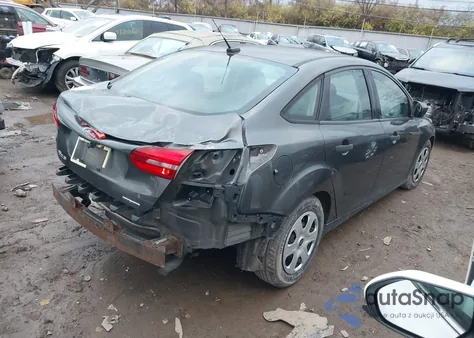 2016 Ford Focus S z USA, uszkodzony, nr VIN 1FADP3E2XGL274815
